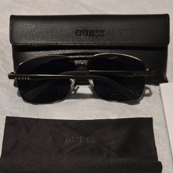 Guess Metal Frame Men Sunglasses With Adjustable Nose Pads And Guess Black Case - Picture 6 of 10